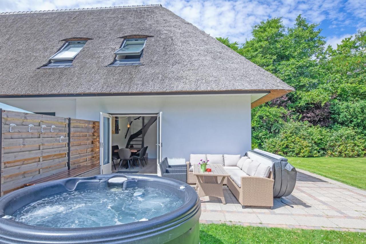 The Island Life Texel Met Jacuzzi Villa De Koog  Exterior photo
